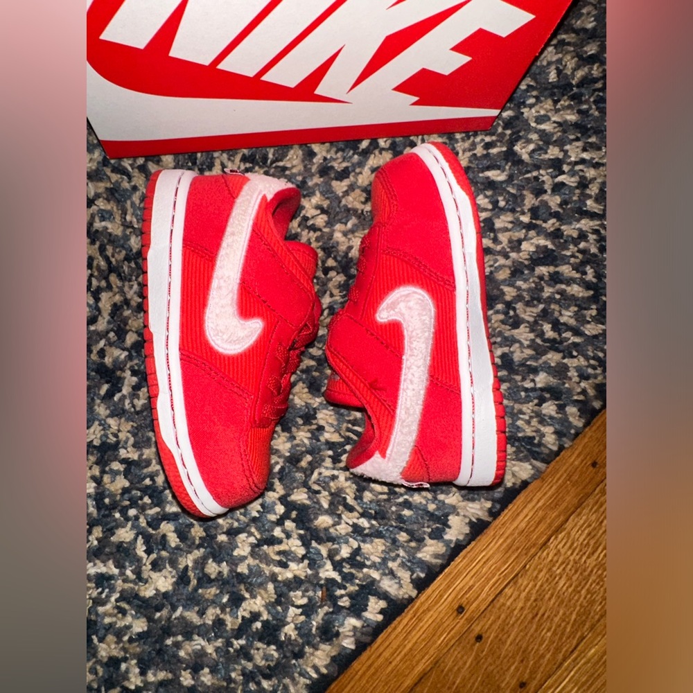Nike Dunk Low Valentine’s Day 7C - Picture 4 of 8